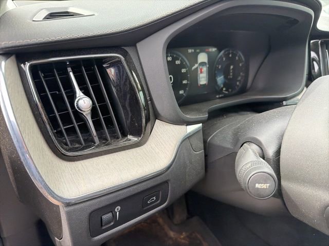 Used 2021 Volvo XC60 T5 Inscription w/ Protection Package Premier image 23
