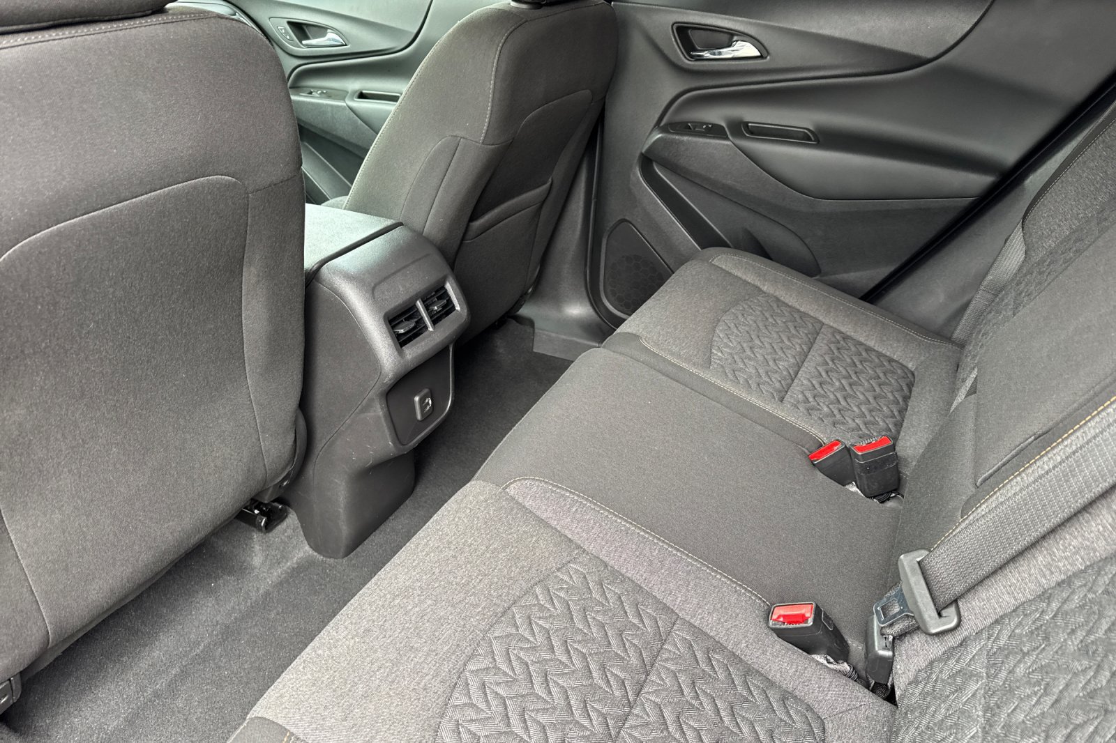 Used 2022 Chevrolet Equinox LT w/ LPO, Floor Liner Package FWD image 11