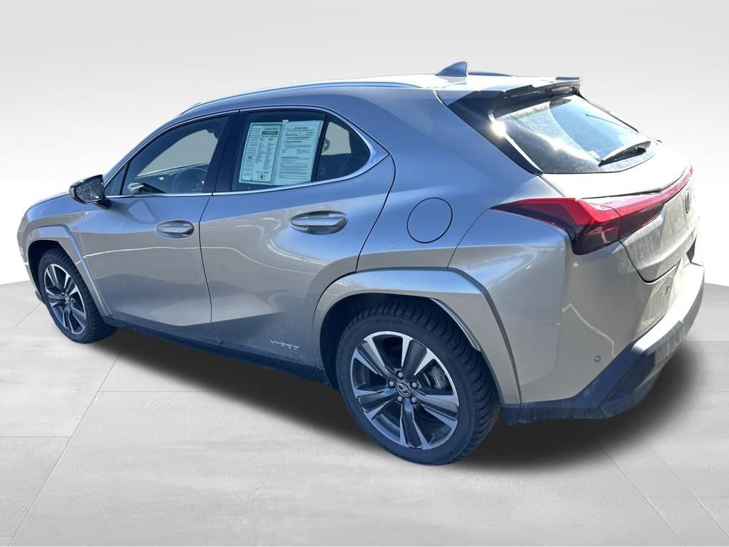 Used 2022 Lexus UX 250h 250h Base w/ Premium Package image 3