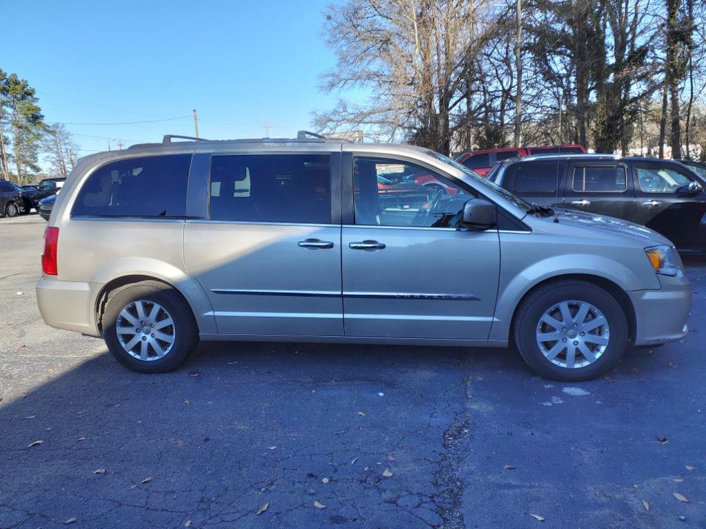 Used 2015 Chrysler Town & Country Touring w/ Driver Convenience Group FWD image 4