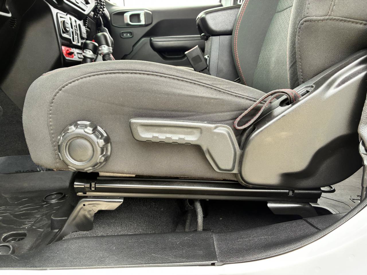 Used 2019 Jeep Wrangler Unlimited Rubicon AWD/4WD image 12