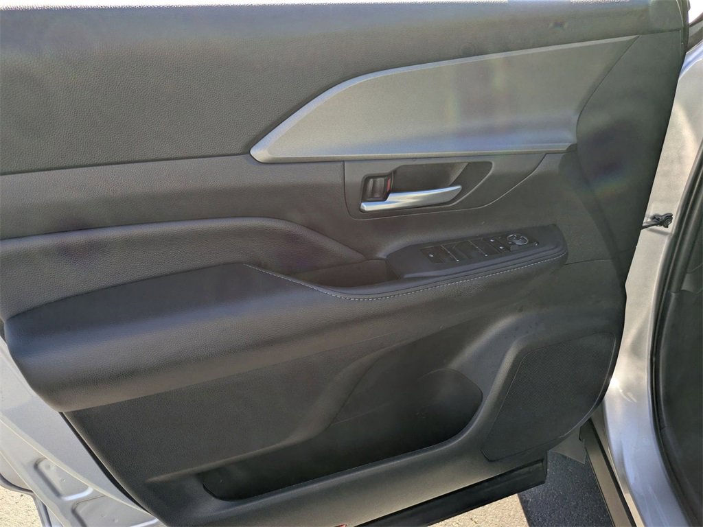 Used 2025 Toyota Grand Highlander AWD image 15