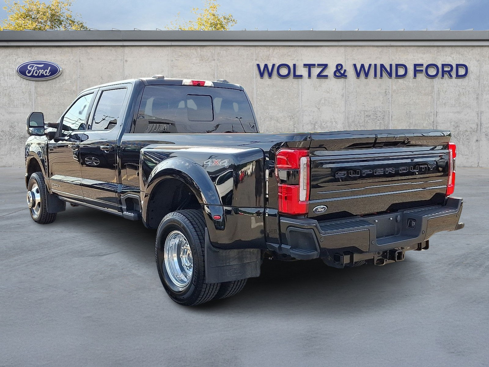 Used 2025 Ford F350 Platinum AWD/4WD image 4