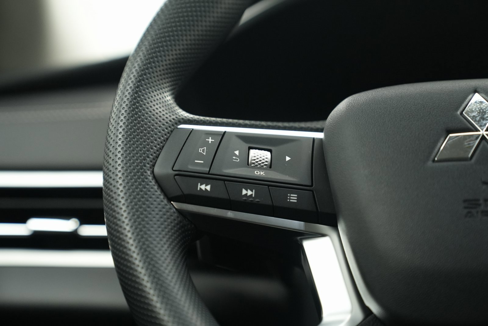 Used 2025 Mitsubishi Outlander ES image 22