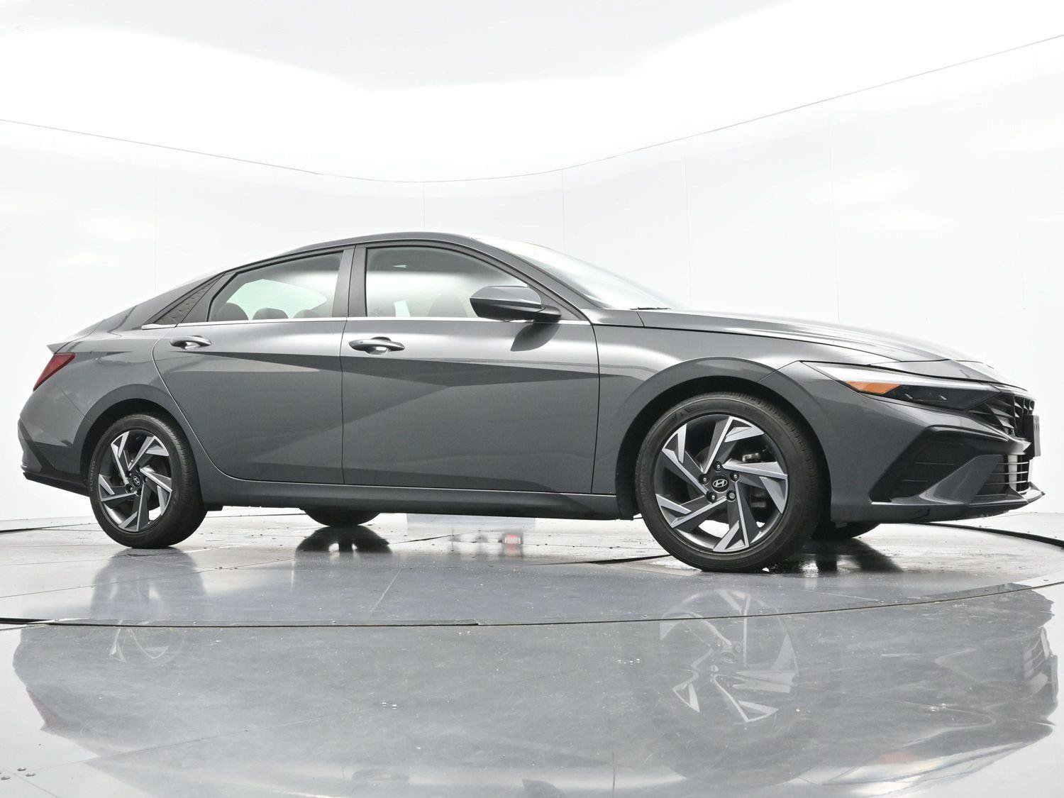 Used 2024 Hyundai Elantra SEL w/ Convenience Package FWD image 46