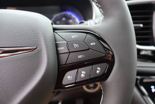 New 2026 Chrysler Pacifica Limited FWD image 20