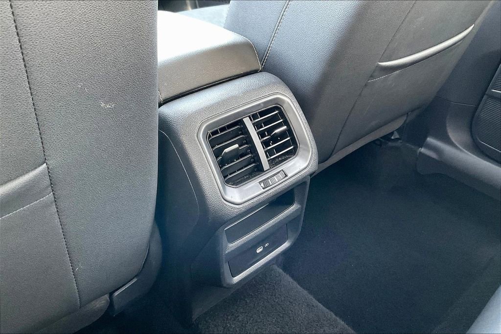 Used 2024 Volkswagen Taos SE image 25