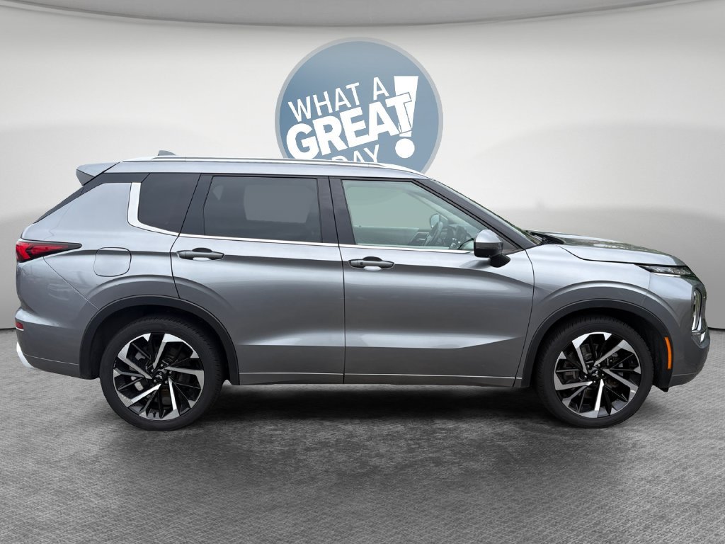 Used 2022 Mitsubishi Outlander SEL AWD/4WD image 2