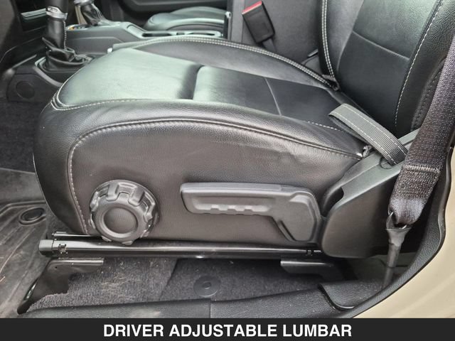 Used 2022 Jeep Wrangler Unlimited Sahara w/ Cold Weather Group AWD/4WD image 15
