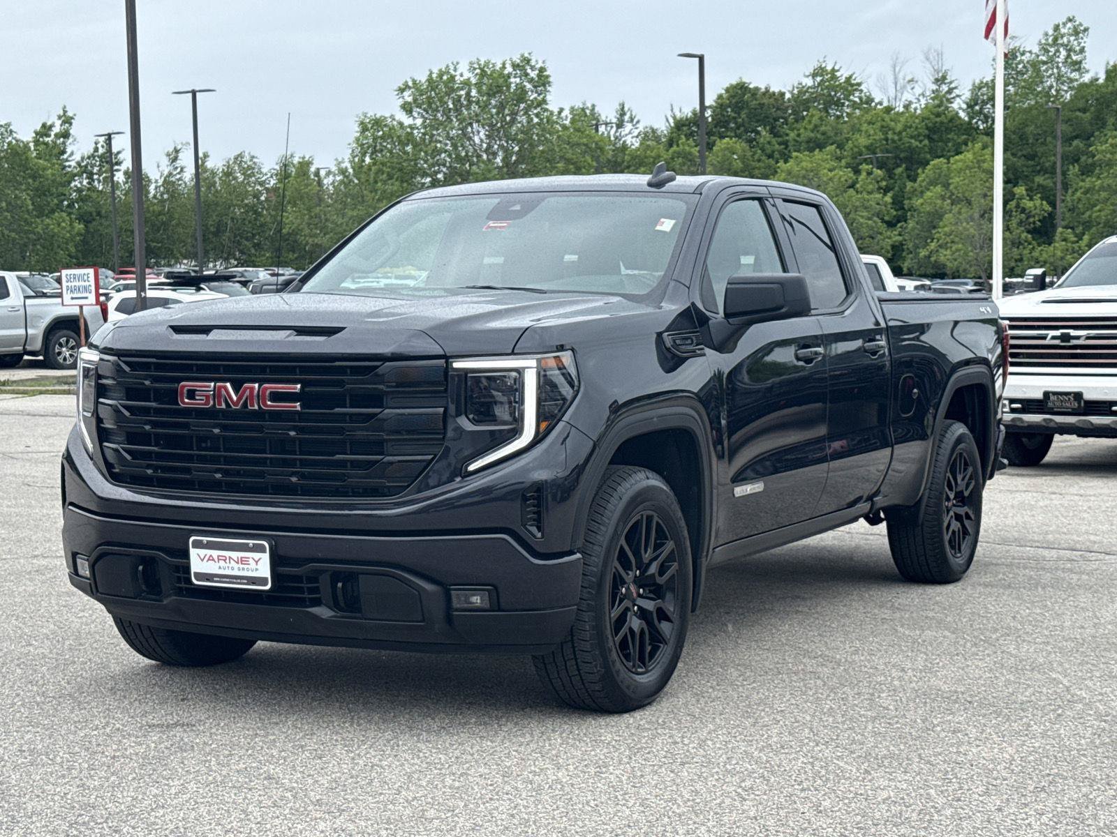 Used 2025 GMC Sierra 1500 Elevation AWD/4WD image 1