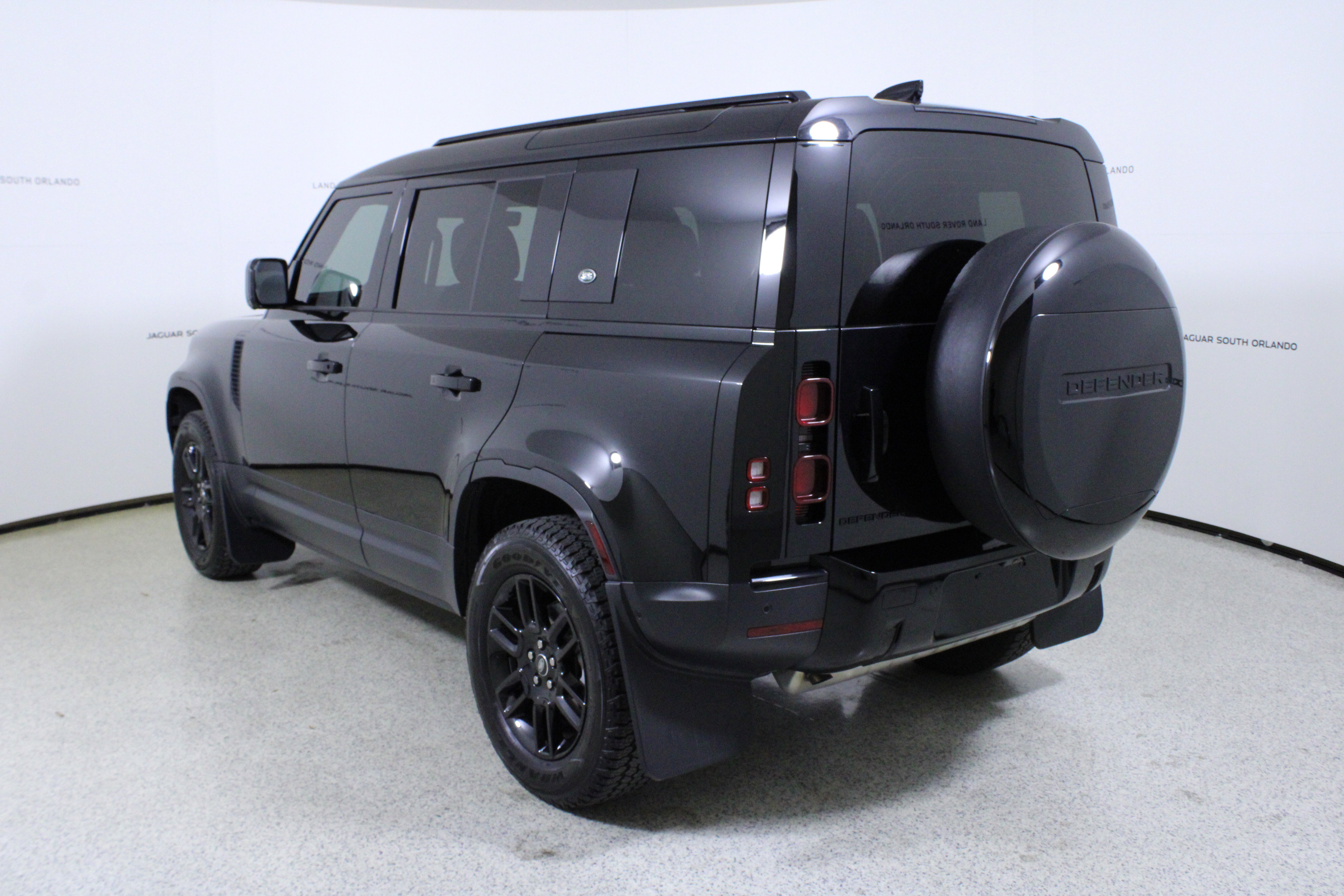 Used 2024 Land Rover Defender 110 S image 5