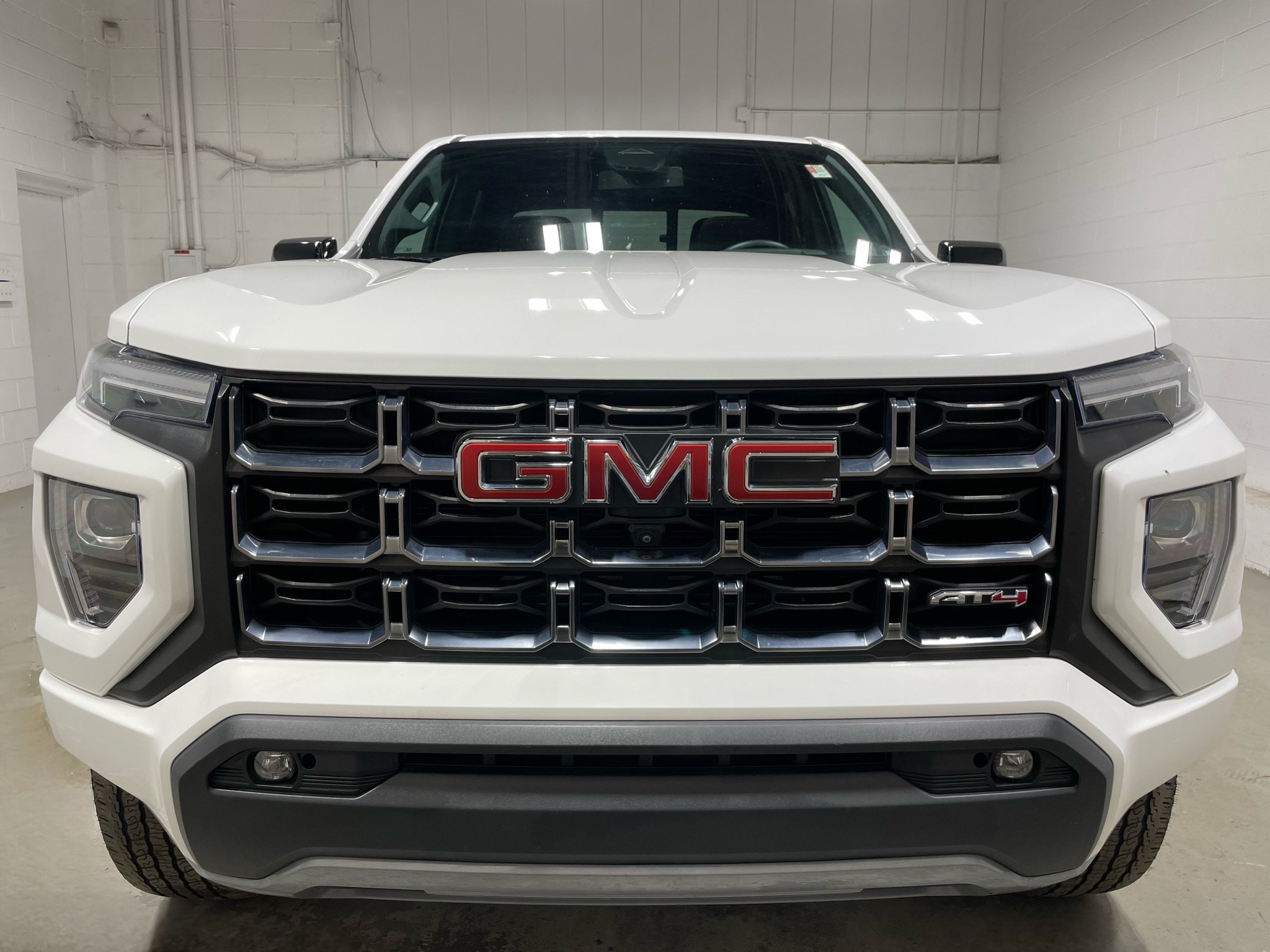 Used 2023 GMC Canyon AT4 w/ AT4 Premium Package AWD/4WD image 2