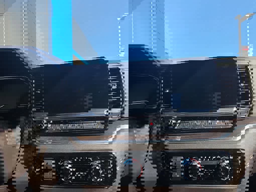 Used 2025 GMC Sierra 1500 SLT w/ SLT Premium Package image 16