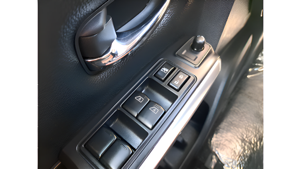 Used 2022 Nissan Titan SV AWD/4WD image 27