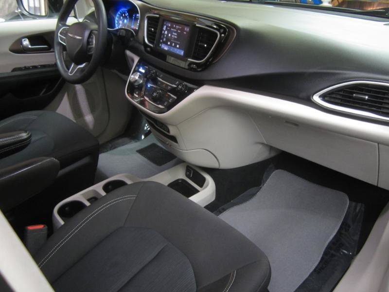 Used 2023 Chrysler Voyager LX FWD image 16