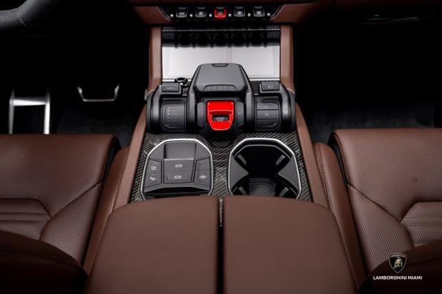 Used 2025 Lamborghini Urus SE image 38