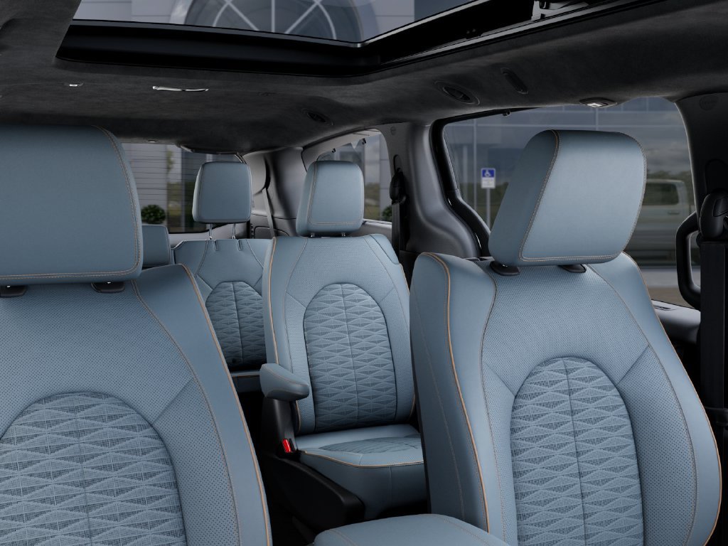 New 2027 Chrysler Pacifica Pinnacle w/ Theater Group FWD image 27