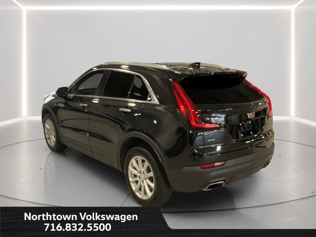 Used 2023 Cadillac XT4 Luxury w/ Cold Weather Package AWD/4WD image 3