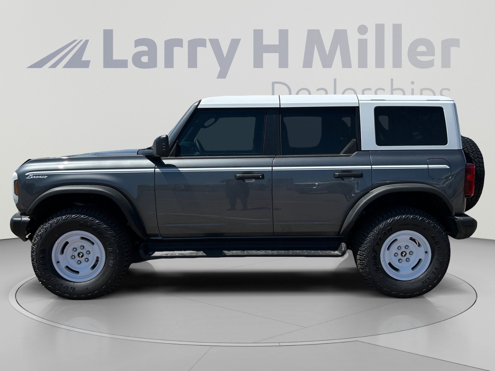 New 2026 Ford Bronco Heritage Edition AWD/4WD image 2