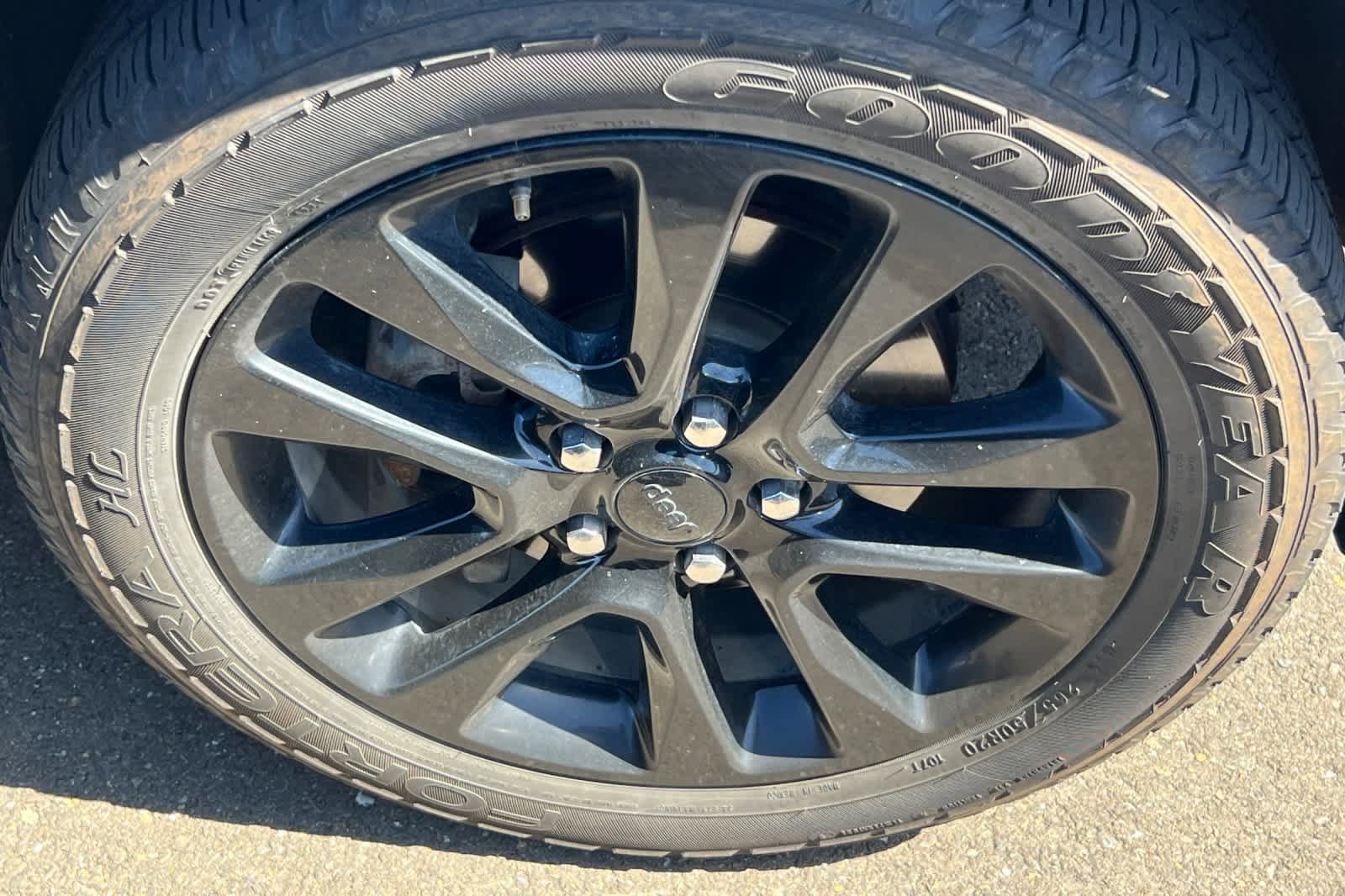 Used 2019 Jeep Grand Cherokee Altitude AWD/4WD image 15