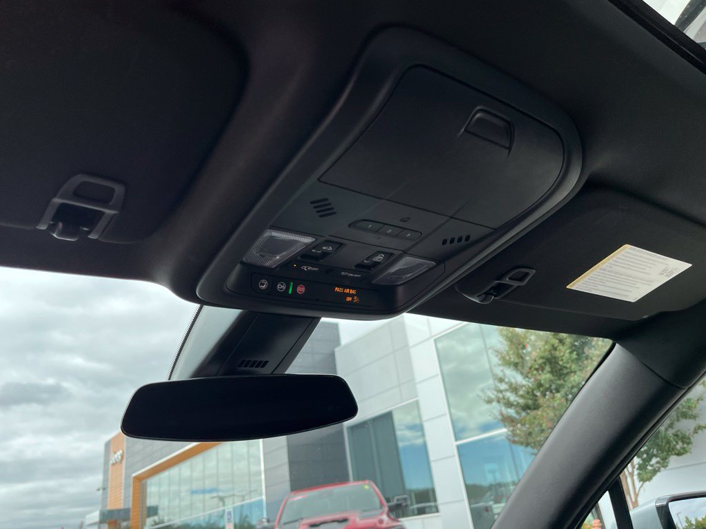 Used 2025 Cadillac XT6 Luxury w/ LPO, Floor Liner Package AWD/4WD image 10