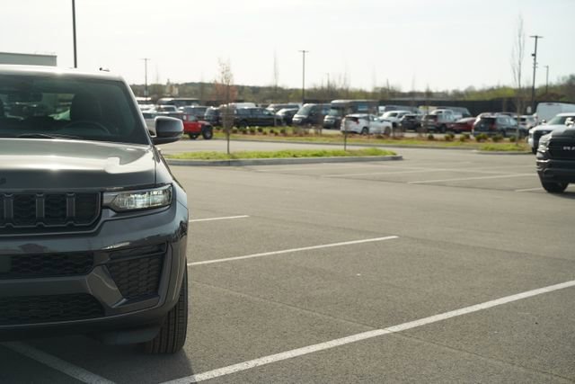 New 2026 Jeep Grand Cherokee Altitude AWD/4WD image 37