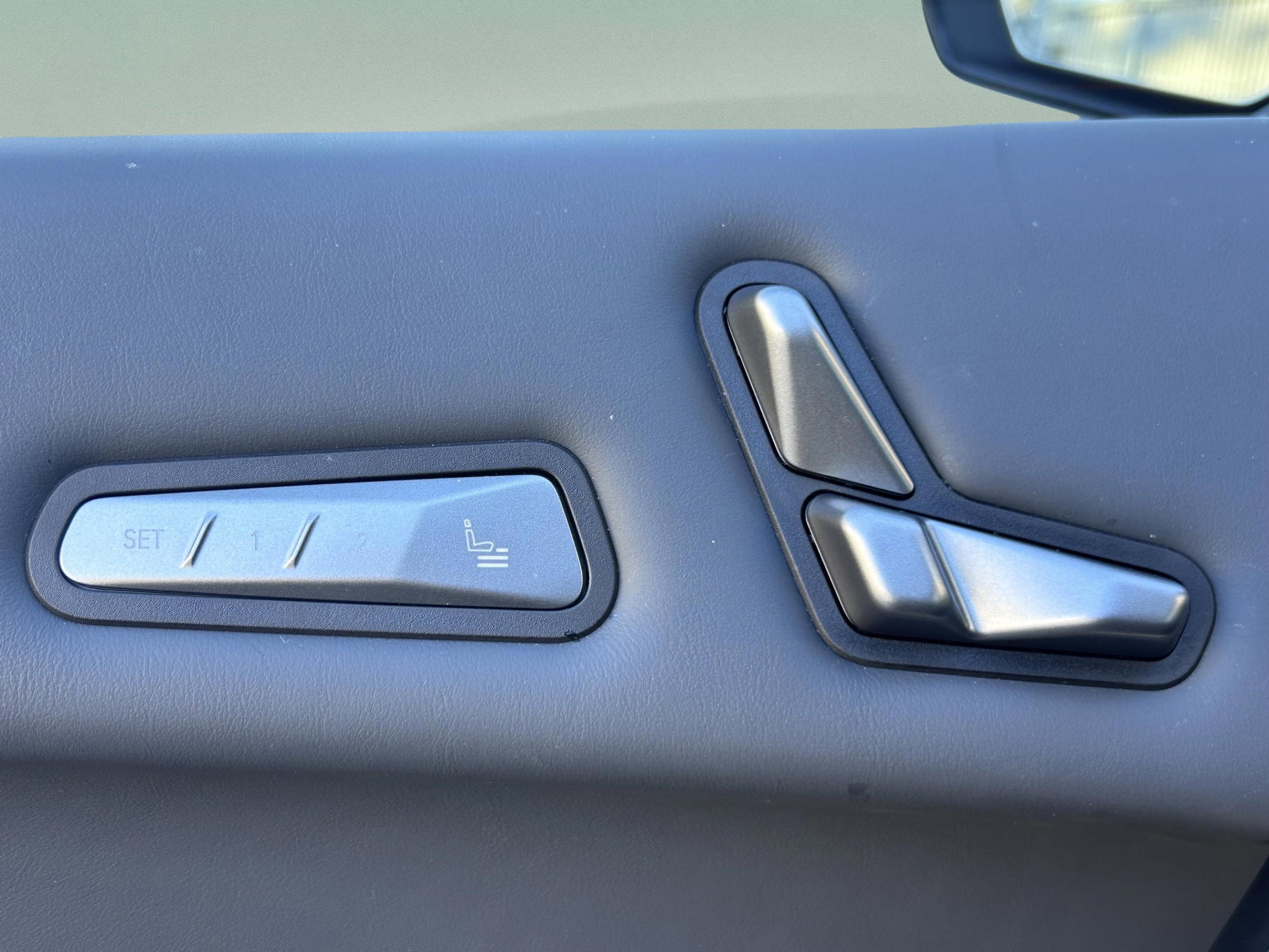 Used 2026 BMW iX xDrive60 w/ M Sport Package image 32