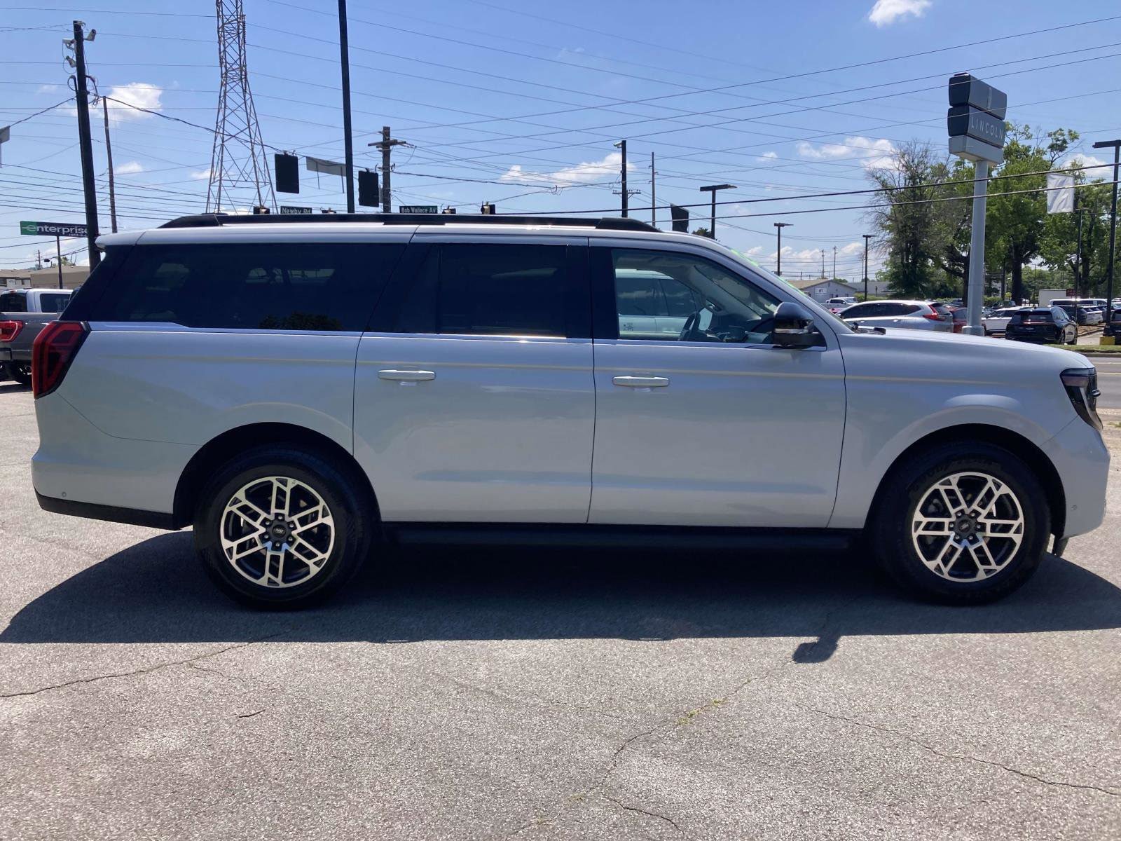 Used 2025 Ford Expedition Max Active RWD image 2