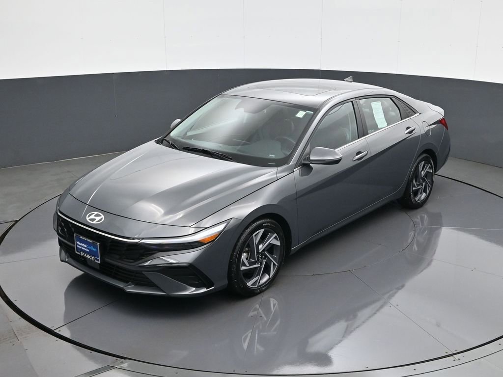 Certified 2025 Hyundai Elantra Limited w/ Cargo Package FWD image 13