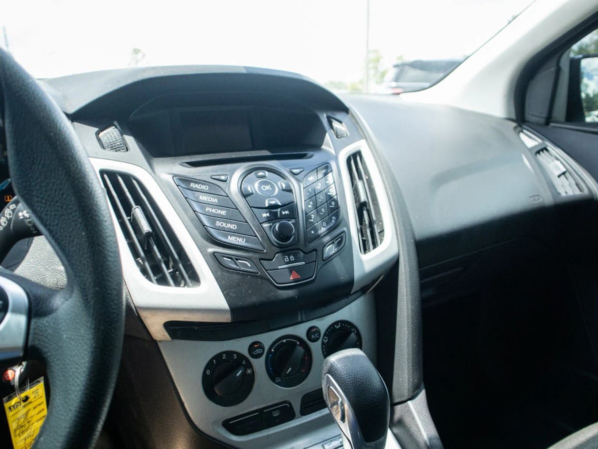 Used 2014 Ford Focus SE FWD image 33