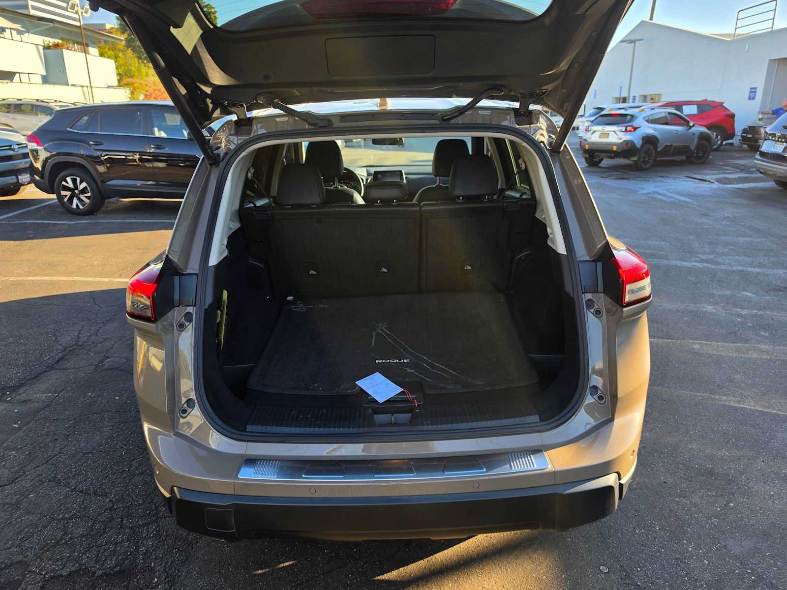 Used 2024 Nissan Rogue SV w/ SV Premium Package FWD image 14