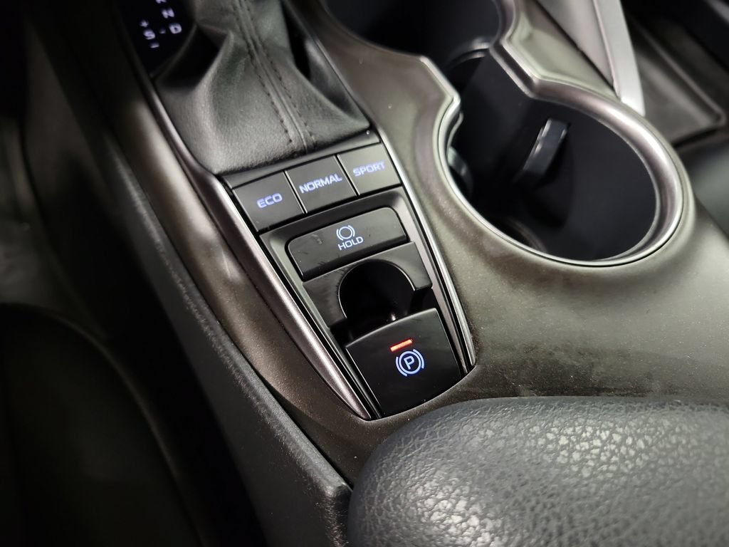 Used 2023 Toyota Camry SE AWD/4WD image 17