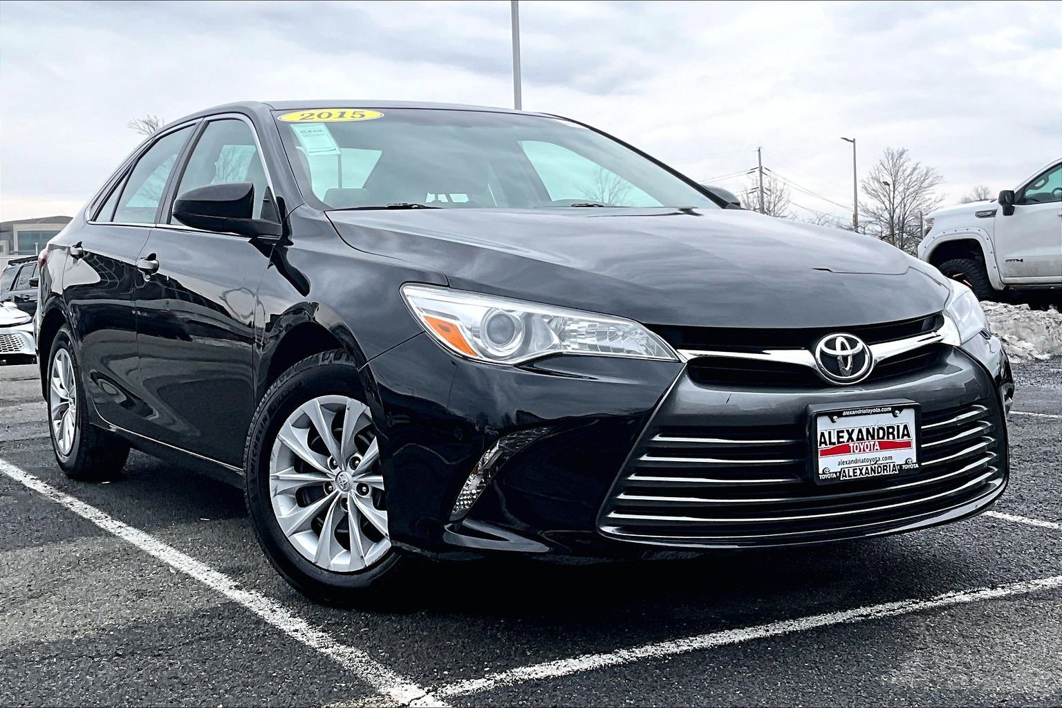 Used 2015 Toyota Camry LE image 2