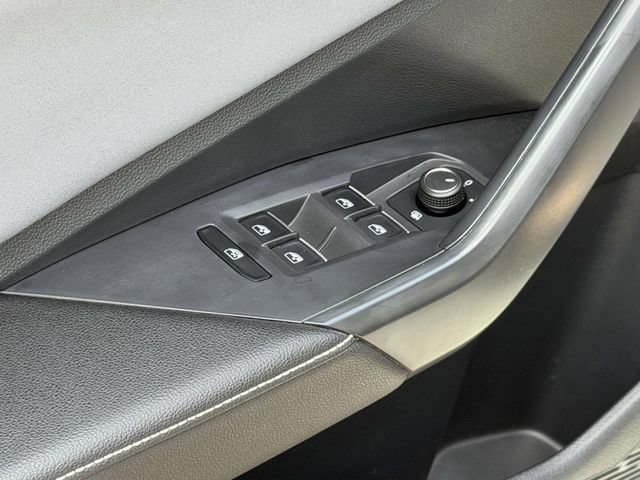 Used 2025 Volkswagen Jetta SE FWD image 17