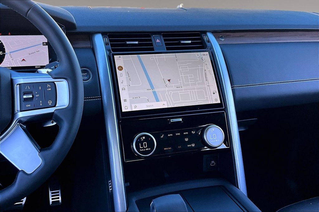Certified 2025 Land Rover Discovery Dynamic SE AWD/4WD image 9