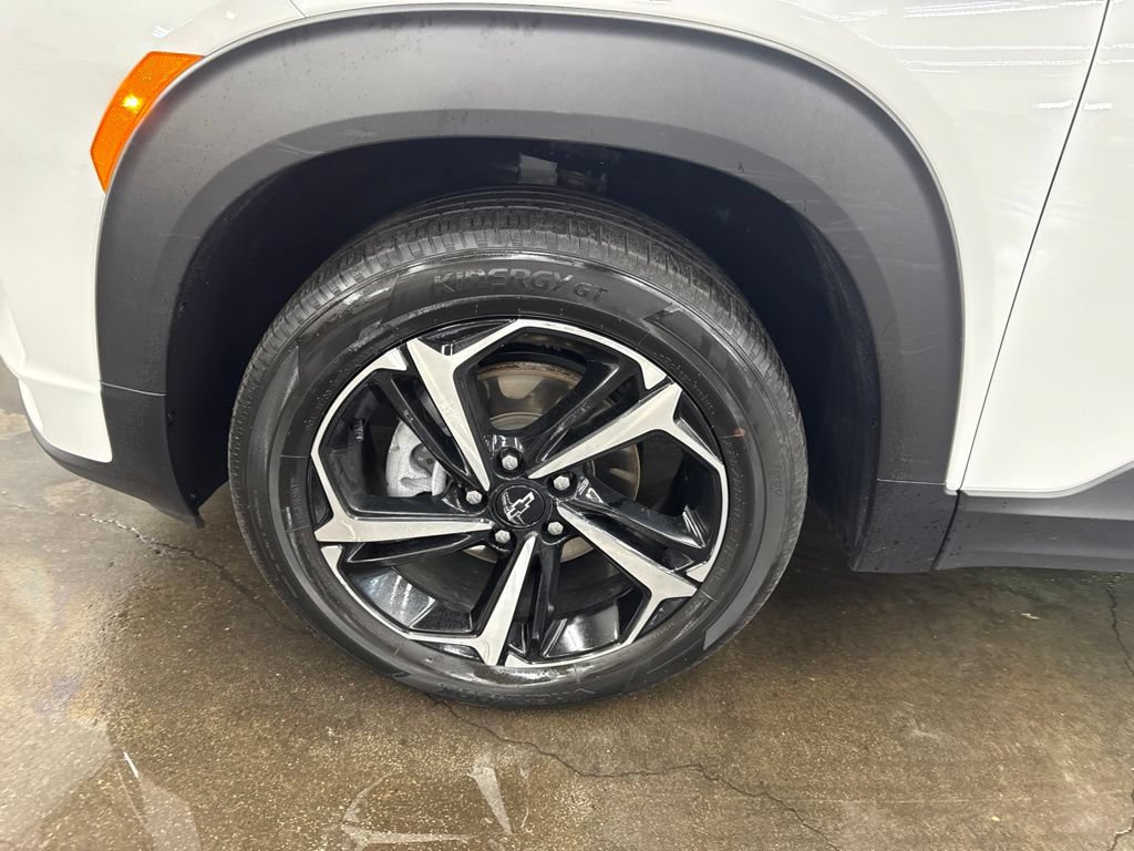 Used 2023 Chevrolet TrailBlazer RS w/ Sun and Liftgate Package AWD/4WD image 11