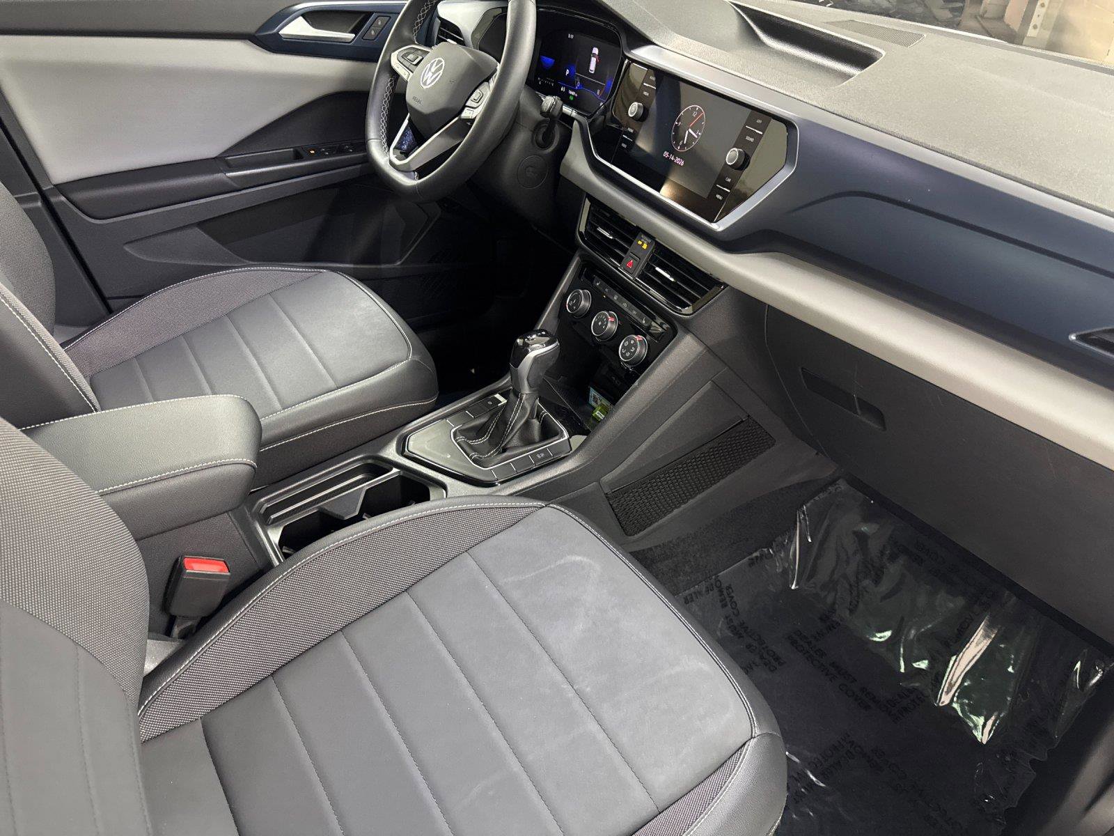 Used 2023 Volkswagen Taos SE w/ Panoramic Sunroof Package FWD image 15
