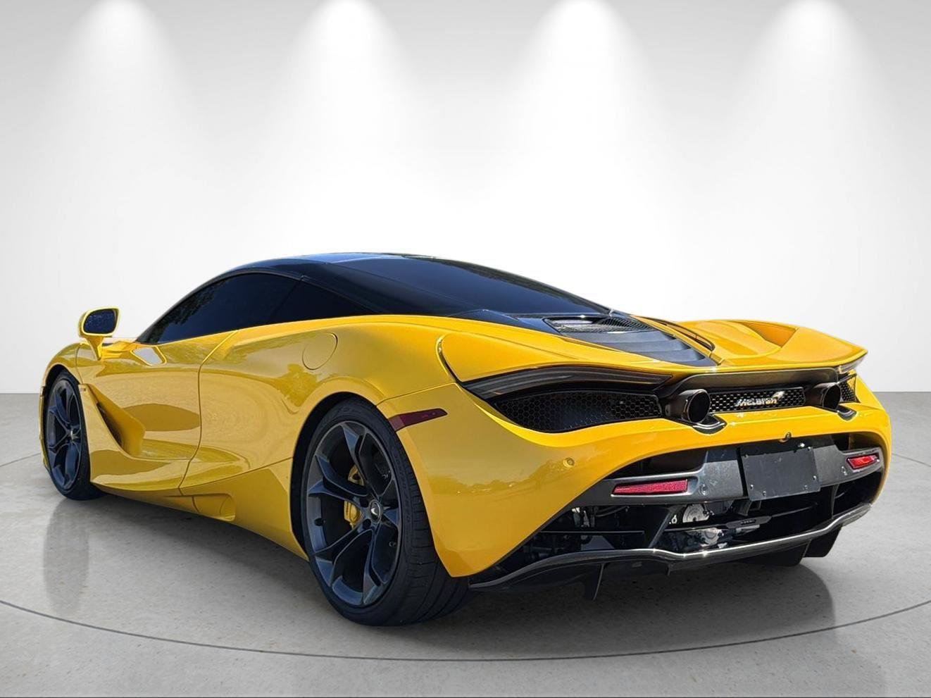 Used 2019 McLaren 720S RWD image 3