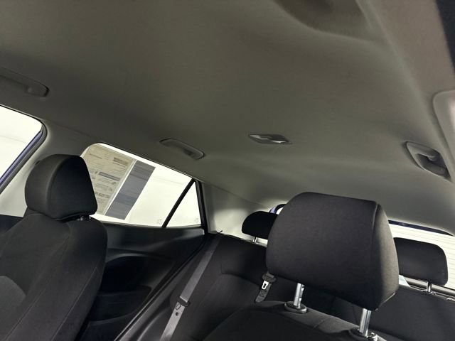 Used 2025 Hyundai Venue SE image 12