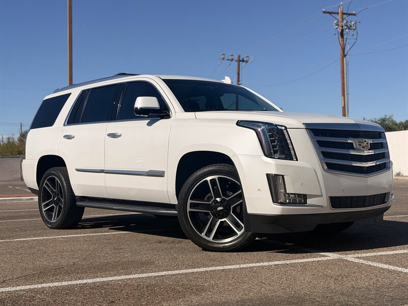 Used 2019 Cadillac Escalade Luxury image 1