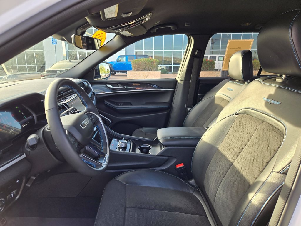 Used 2023 Jeep Grand Cherokee Trailhawk w/ Advanced Protech Group II AWD/4WD image 31