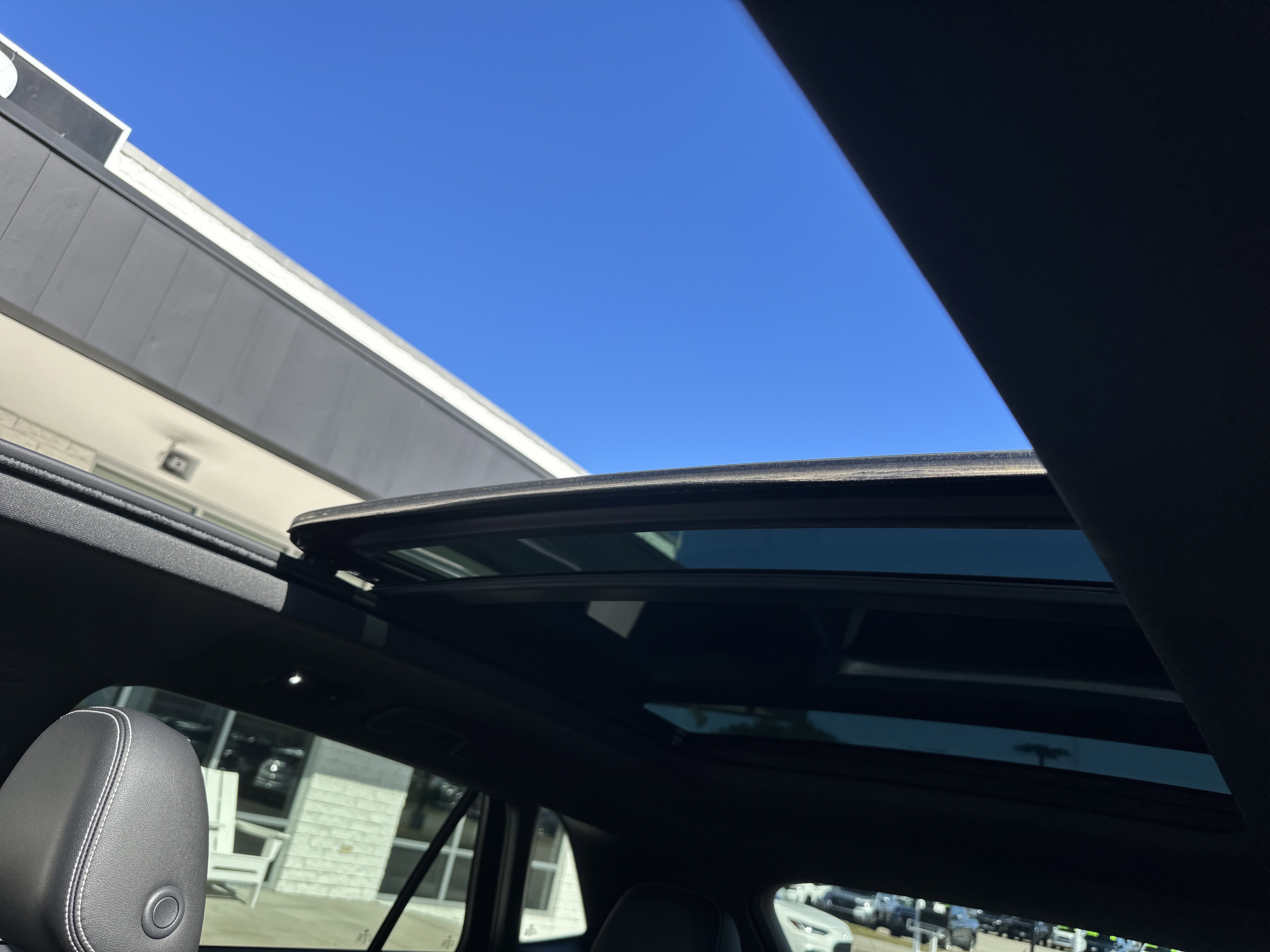 Used 2022 Volkswagen Atlas Cross Sport SE image 11