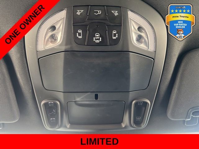 Used 2025 Chrysler Pacifica Limited image 23