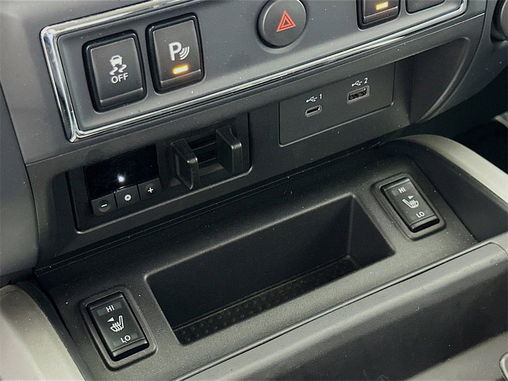 Used 2024 Nissan Titan SV w/ SV Convenience Package image 19