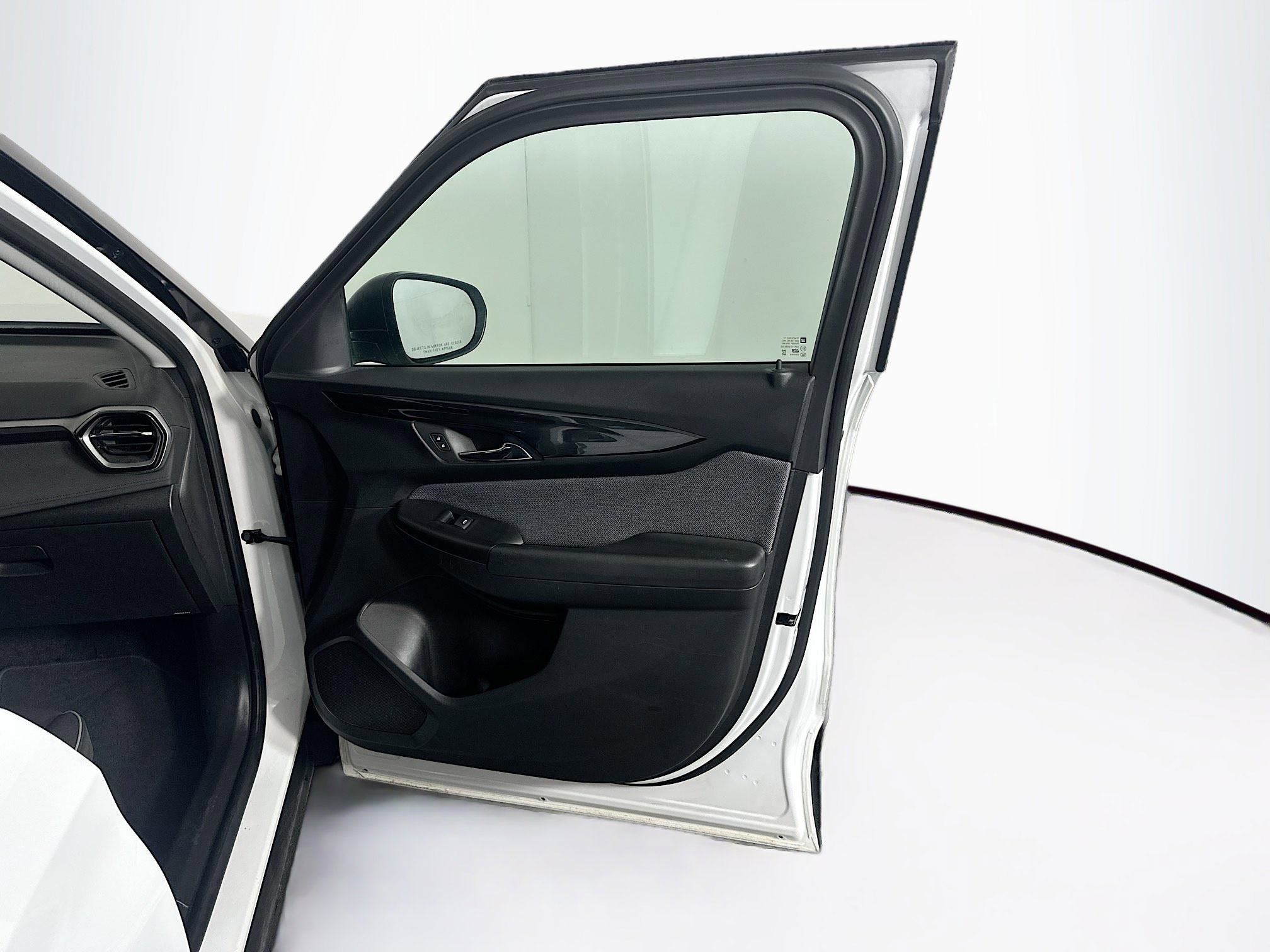 Used 2024 Chevrolet TrailBlazer LS image 31