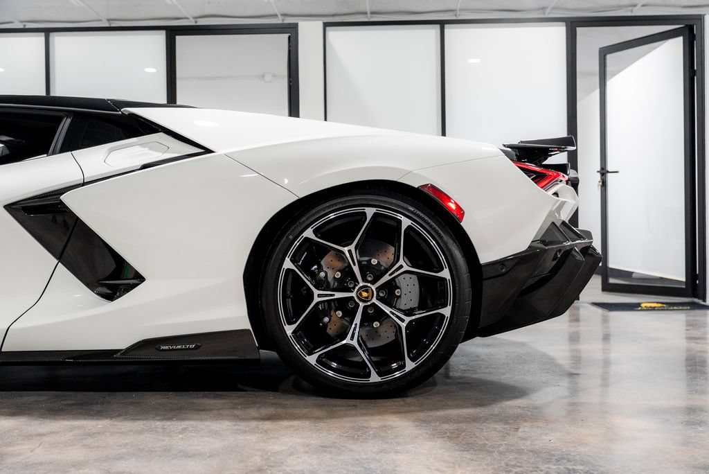 Used 2025 Lamborghini Revuelto AWD/4WD image 27