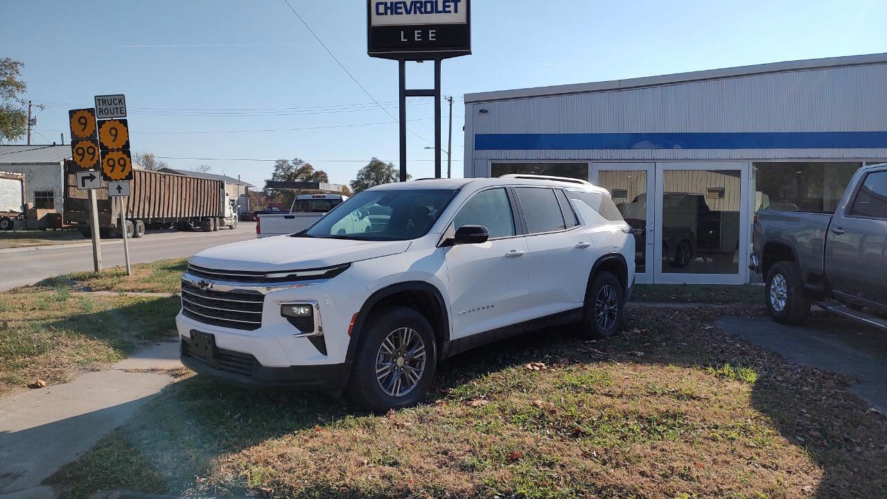New 2025 Chevrolet Traverse LT w/ Driver Confidence Package image 1