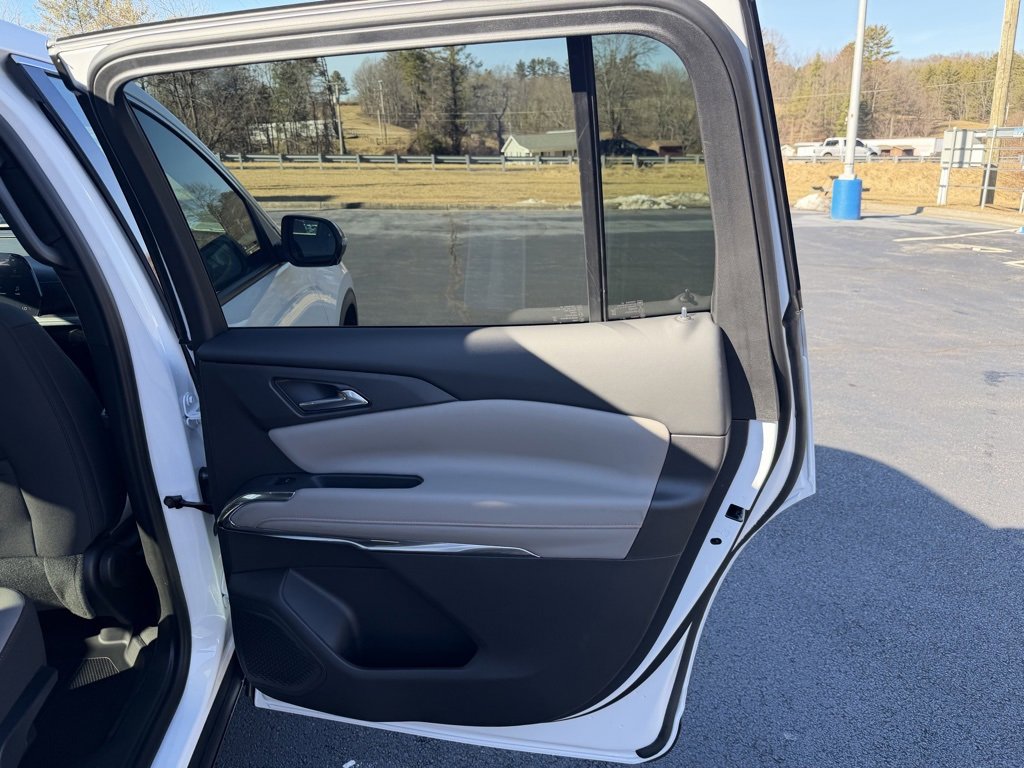 New 2026 Chevrolet Traverse LT w/ Driver Confidence Package image 33