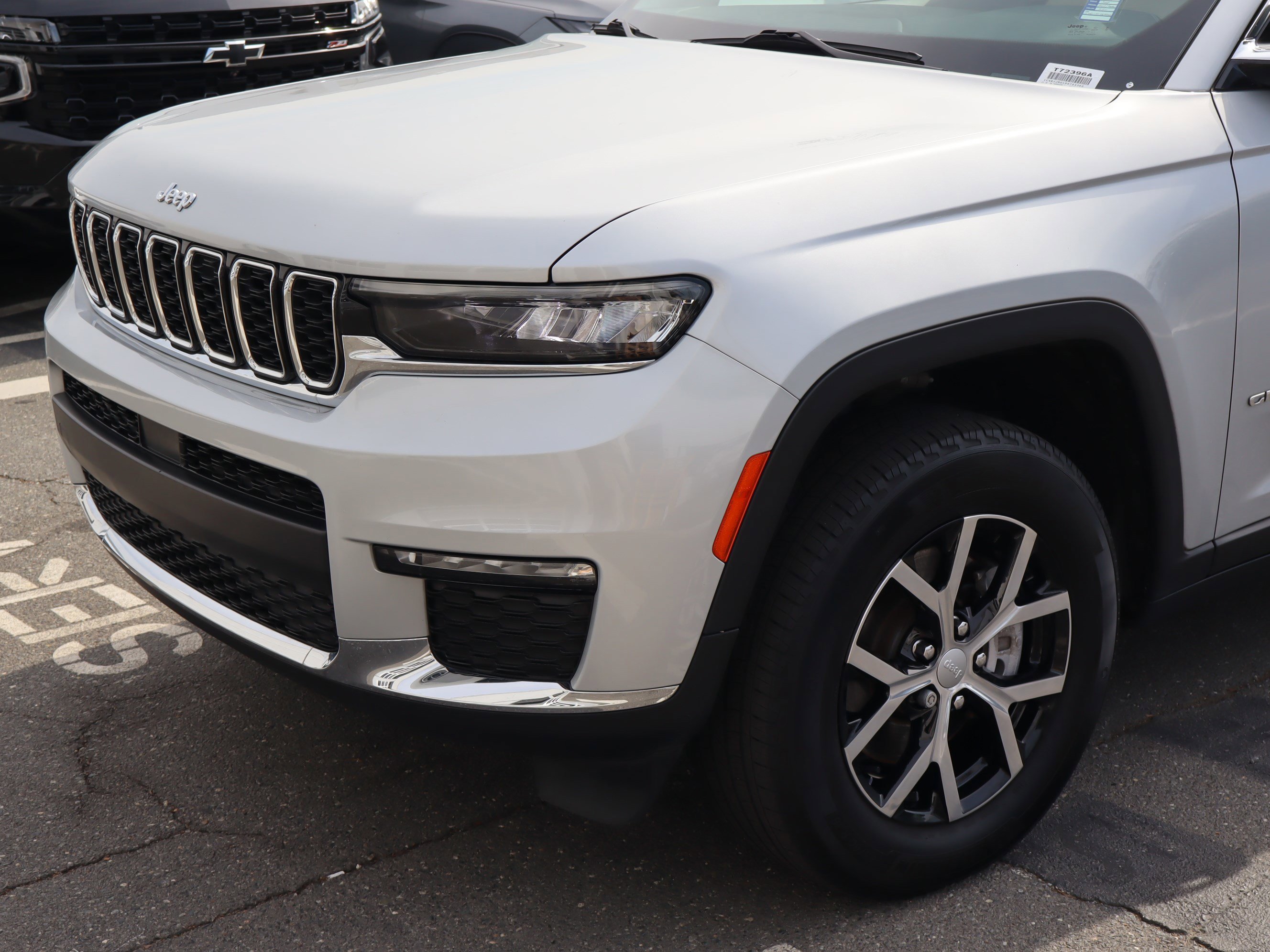 Used 2023 Jeep Grand Cherokee L Limited image 6