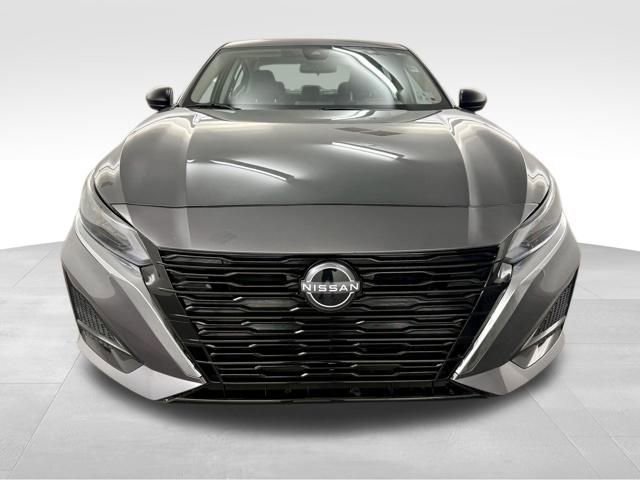 Used 2025 Nissan Altima 2.5 SV image 3